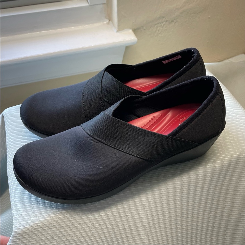 Crogs Flat Platform Loafers Shoes womens Sz 9W Black Texstile Upper Comfortable
